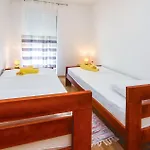 Two-bedroom In Mali Rat * Sumpetar