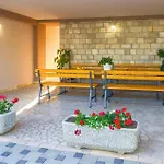 Two-bedroom In Mali Rat Daire Sumpetar