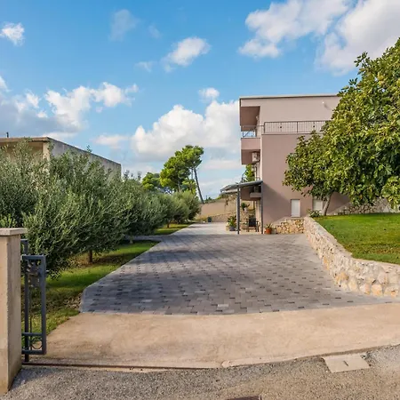 2 Bedroom Awesome In Mali Rat Sumpetar