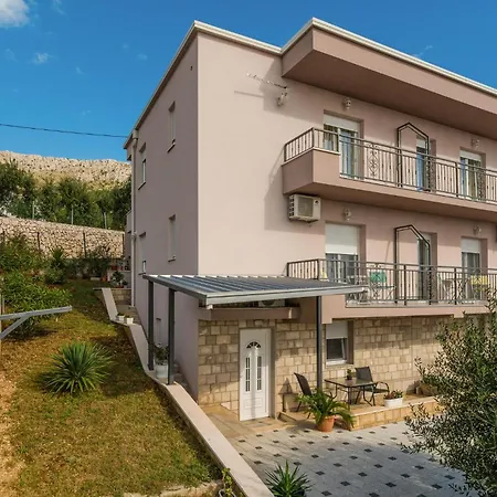 Two-bedroom In Mali Rat * Sumpetar