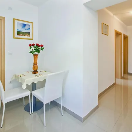2 Bedroom Awesome In Mali Rat