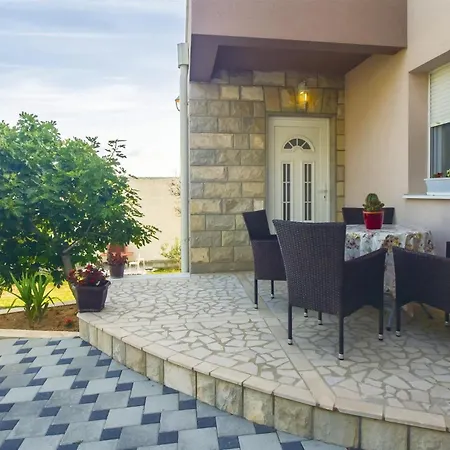 Two-bedroom In Mali Rat Daire