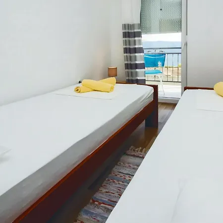 2 Bedroom Awesome In Mali Rat Sumpetar
