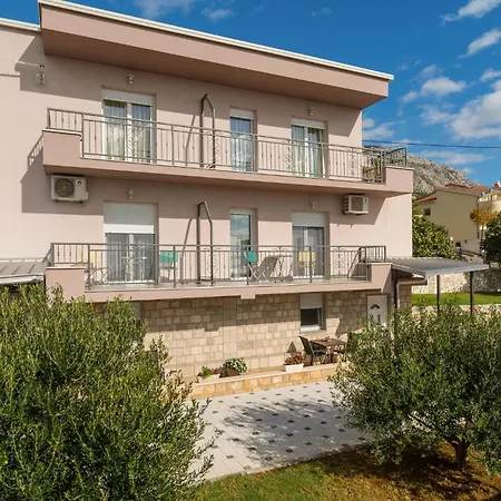 2 Bedroom Awesome In Mali Rat * Sumpetar